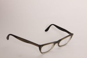 1950s Gray Plastic Frame Cat Eye Eyeglasses - Fashionconservatory.com