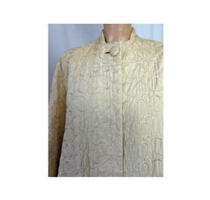 Vintage 40s Quilted Cape Short Robe Bed Jacket Cream with Scrolling Embroidery Hollywood Regency - Fashionconservatory.com