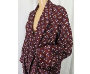Men's Vintage 50s Robe/Dressing Gown/Smoking Jacket Men's Maroon Art Deco Print Kimono - Fashionconservatory.com