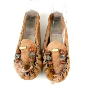 Vintage 70s Brown Suede Moccasins Beaded Feather Softsole Slip On Shoes | 7.5