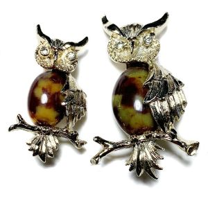 Set of 2 Mom & Baby Vintage 1960s GERRY'S Jelly Belly Tortoise Lucite MCM Midcentury Owl Brooches - Fashionconservatory.com