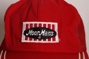 1970s Red and White MoorMan’s Mesh Snap Back Trucker Hat Ball Cap - Fashionconservatory.com