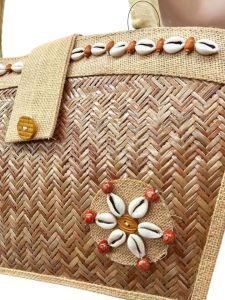 Vintage 1970s Boho Straw Purse Wicker Puka Shell Expanding Beach Bag NOS - Fashionconservatory.com
