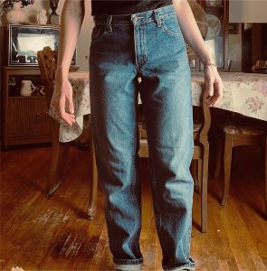 S/ 90’s Straight Leg Levis Signature Jeans, Relaxed Fit, Mid/High Rise, Medium Wash Tapered Jeans