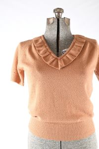 1970s Vintage Short Sleeve Beige Ruffle V-Neck Sweater | Talbot Traveler |  S/M | Bust 36'' - Fashionconservatory.com