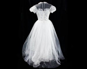 1950s Wedding Dress - Bouffant White 50s Bridal Gown - Short Puffed Sleeve - V Waist - Lace & Tulle - Fashionconservatory.com