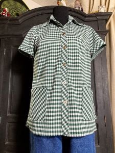 L-XL/ 70’s Green Gingham Tunic Top with Pockets and Dagger Collar, Distressed Vintage Polyester - Fashionconservatory.com