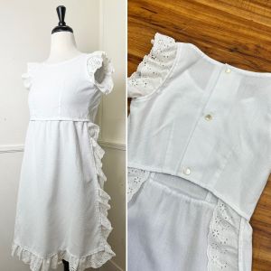 Juniors- Small | 1970's Vintage Waffle Cotton and Eyelet Pinafore | Cottagecore