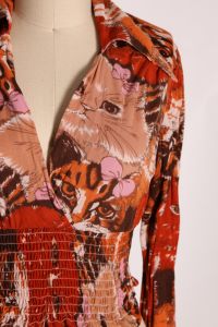 1970s Multi-Colored Novelty Cat Kitten Rust Red and Brown Long Sleeve Crop Top Blouse - S - Fashionconservatory.com