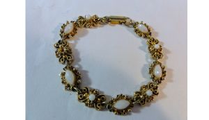 Vintage 50s Bracelet Faux Opals Florenza Victorian Revival Filigree Gold Tone - Fashionconservatory.com