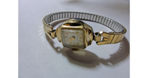 Vintage Ladies Wristwatch by Benrus Swiss 10K RGP Bezel Speidel Band Wind Up Not Working