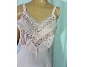 Vintage 1940s/1950s Slip Pink Bias Cut Acetate Rayon Lace and Embroidery Trim - Fashionconservatory.com
