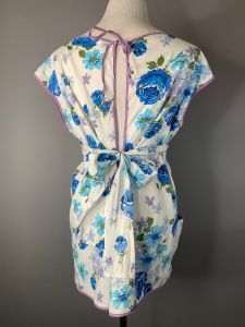 Pretty Midcentury Full Apron Smock | Cotton Floral Blue Roses Print - Fashionconservatory.com