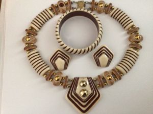 Vintage Jewelry Set from the Forties Catalin or Lucite 