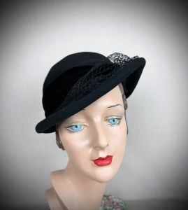 Vintage 30s Black Felt Curled Brim Asymmetrical Hat by Kutz Nannette - Fashionconservatory.com