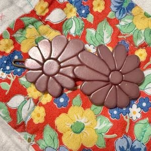 1960’s Dainty Daisy Flower Hair Clip Mauve Pink, Made in France, Deadstock 2.5”  - Fashionconservatory.com