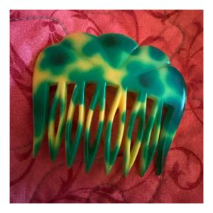 1960’s French Green & Yellow Scalloped Hair Comb, Paris Made, Deadstock, Unworn - Fashionconservatory.com