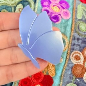 1970s French Butterfly Hair Clip Battette in Pearlescent Purple, 2.5”, Unworn - Fashionconservatory.com