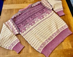 1980s Dale of Norway Lavender Pink Cream Norwegian Wool Sweater - XS - Fashionconservatory.com