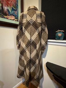 Boru Jimmy Hourihan Donegal Tweed Brown/ Beige Wool Overcoat for B. Altman & Co NYC c1972 - Fashionconservatory.com