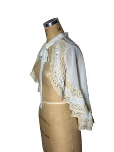 1930s blue silk bed jacket cape with lace trim by Daphne Size S - Fashionconservatory.com