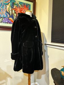  1980s Maria Dionisiou Tres Chic Black Faux Fur 3/4 Length Teddy Coat 