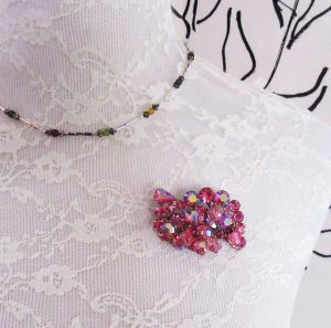 Vintage WEISS pink & rose aurora borealis rhinestones brooch & faceted dangling beads - 1960s - Fashionconservatory.com