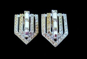 Vintage Art Deco Revival clear rhinestone geometric clip earrings 1960s - Fashionconservatory.com