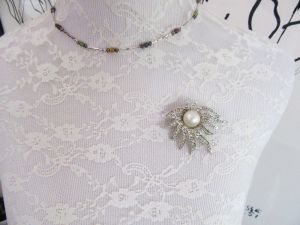 Vintage TARA FIFTH AVENUE rhinestone and faux pearl sunburst brooch - silver tone metal - 1960s  - Fashionconservatory.com