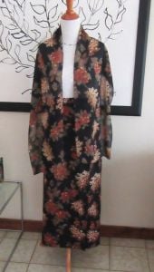 Vintage 1990s floral maxi skirt & shawl scarf black, terra cotta, green and beige size 16  - Fashionconservatory.com