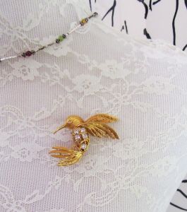 Vintage NAPIER gold tone and clear rhinestone sparkling hummingbird brooch 1970s  - Fashionconservatory.com