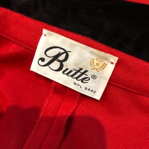 1970s Red Butte Knit Jacket w/ Black Velvet Collar & Cuffs NOS - S - Fashionconservatory.com