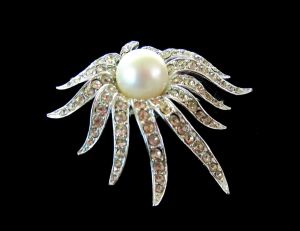Vintage TARA FIFTH AVENUE rhinestone and faux pearl sunburst brooch - silver tone metal - 1960s 