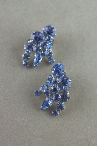 Sky blue rhinestones 1950s clip-on earrings - Fashionconservatory.com