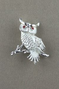 White enamel 1950s-60s novelty animal pin owl brooch