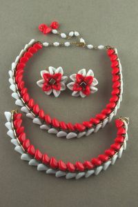 Hobé 1950s necklace bracelet set red white glass petals - Fashionconservatory.com