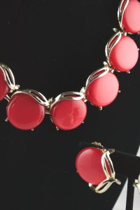 Red moonglow lucite links choker necklace set 1950s-60s - Fashionconservatory.com