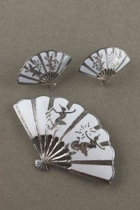 Siam silver sterling fan white enamel brooch earrings set 1960s - Fashionconservatory.com