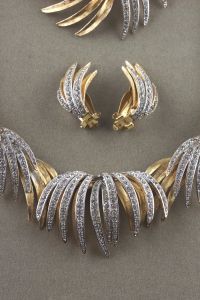 Brushed gold and rhinestones 1960s spiky choker necklace brooch set - Fashionconservatory.com