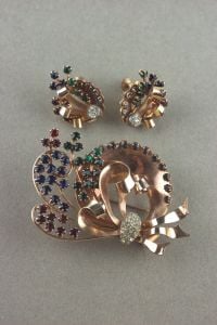  12K rose gold-filled 1940s wreath brooch earrings set tiny crystals