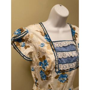 70s Lace Trimmed Blue Floral Square Dance Dress Full Skirt - Fashionconservatory.com