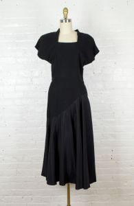 1940s black evening gown . Vintage 40s long cocktail party dress . medium - Fashionconservatory.com