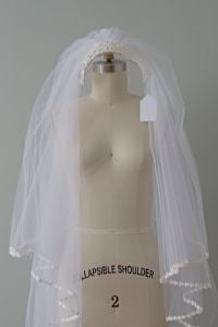 1970s vintage bridal cap with lace and tulle veil - Fashionconservatory.com