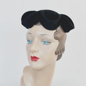 Vintage 50s Black Velour Toque Style Hat by Laddie Northridge