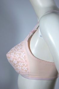Pink floral lace 1960s padded bra no-wire style 38B - Fashionconservatory.com