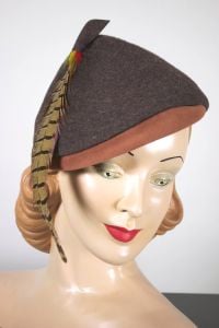 Elfin pixie style hat 1950s mocha brown fur felt feather trim
