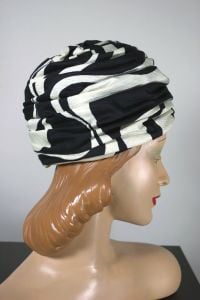 Black white swirl print fabric turban hat 1960s high crown - Fashionconservatory.com