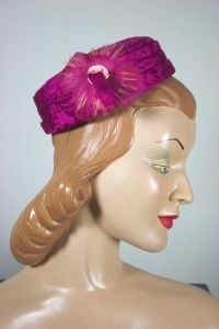 Fuchsia pink silk brocade 1960s mini pillbox hat feather trim