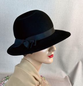 Vintage 80s Black Wool Felt Liz Claiborne Asymmetrical Wide Brim Hat - Fashionconservatory.com