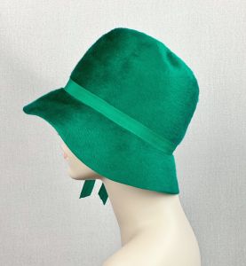 Vintage 70s Kelly Green Fur Felt Bucket Style Hat by Lora - Fashionconservatory.com